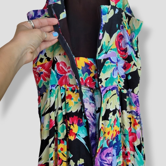 RARE VINTAGE 90s R.J. STEVENS Floral Peekaboo Back Floral Culotte Jumpsu… - Picture 12 of 16